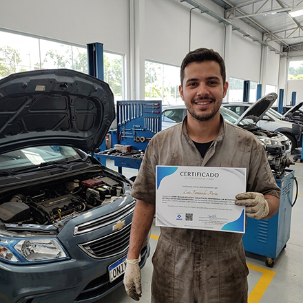 Aluno do Curso de Ret�fica de Motores
